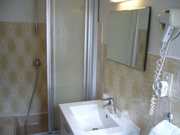 Imagen de la habitación del Hotel H&ocirc;tel Printania Lourdes. Foto 6