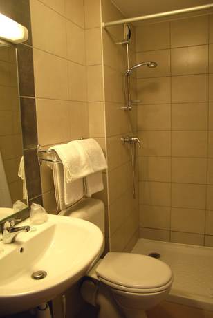 Imagen de la habitación del Hotel H&ocirc;tel Printania Lourdes. Foto 7
