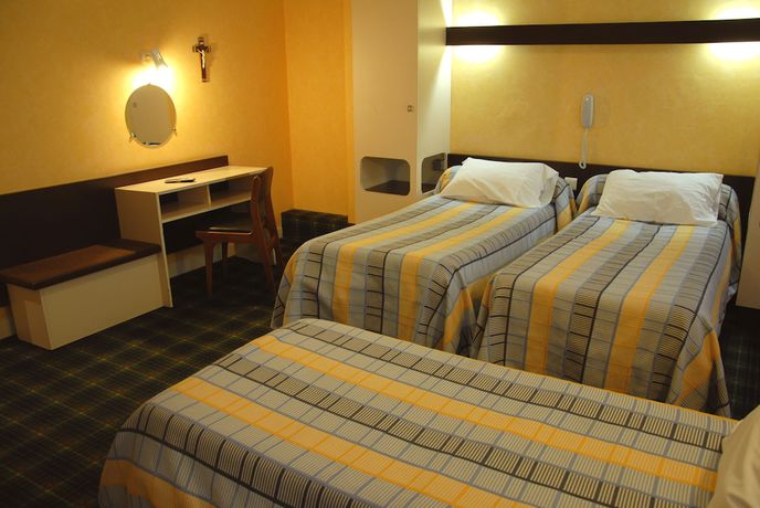 Imagen de la habitación del Hotel H&ocirc;tel Printania Lourdes. Foto 13