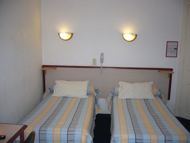 Imagen de la habitación del Hotel H&ocirc;tel Printania Lourdes. Foto 17