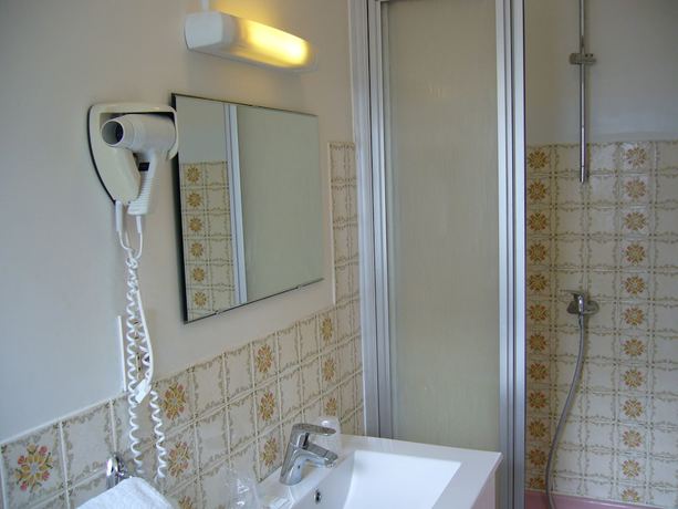 Imagen de la habitación del Hotel H&ocirc;tel Printania Lourdes. Foto 19