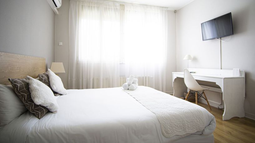 Imagen de la habitación del Hotel Hôtel Pyrène. Foto 7