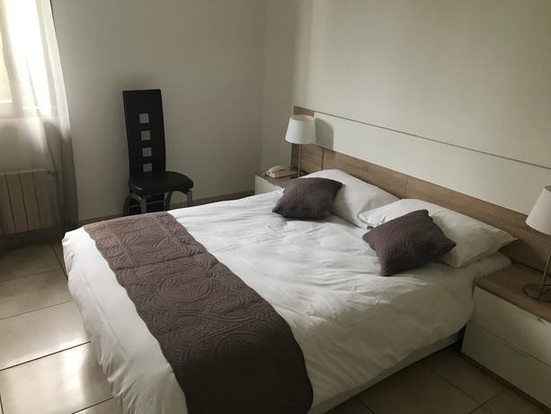 Imagen de la habitación del Hotel Hôtel Pyrène. Foto 12