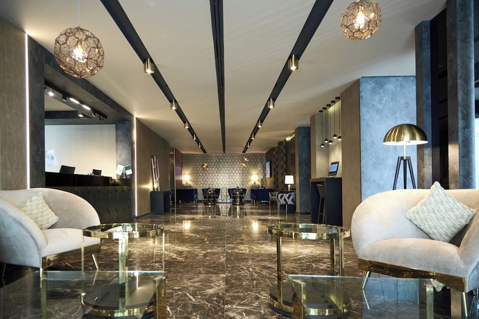 Imagen de los interiores del Hotel H&ocirc;tel RALF. Foto 15