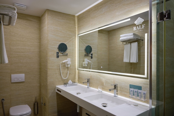 Imagen de la habitación del Hotel H&ocirc;tel RALF. Foto 13