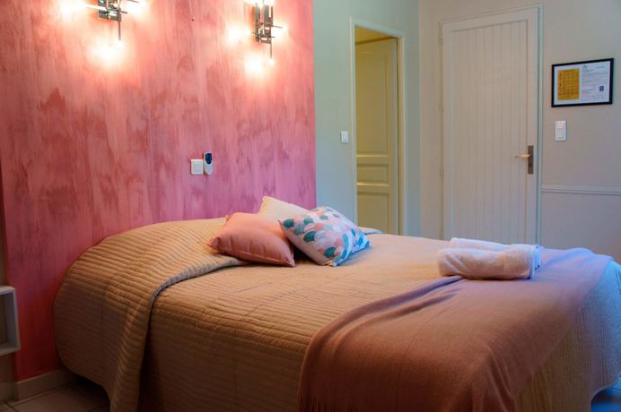 Imagen de la habitación del Hotel H&ocirc;tel R&eacute;sidence Les Peupliers. Foto 2