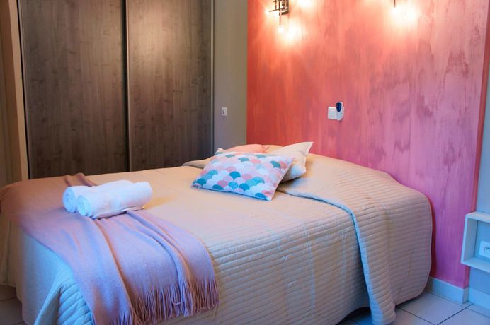 Imagen de la habitación del Hotel H&ocirc;tel R&eacute;sidence Les Peupliers. Foto 4
