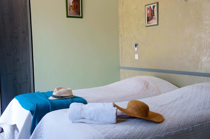 Imagen de la habitación del Hotel H&ocirc;tel R&eacute;sidence Les Peupliers. Foto 7