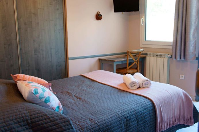 Imagen de la habitación del Hotel H&ocirc;tel R&eacute;sidence Les Peupliers. Foto 10