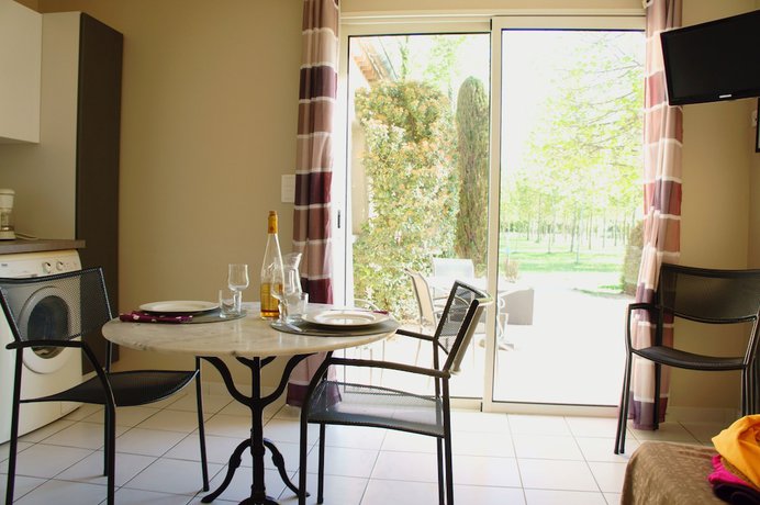Imagen de la habitación del Hotel H&ocirc;tel R&eacute;sidence Les Peupliers. Foto 18