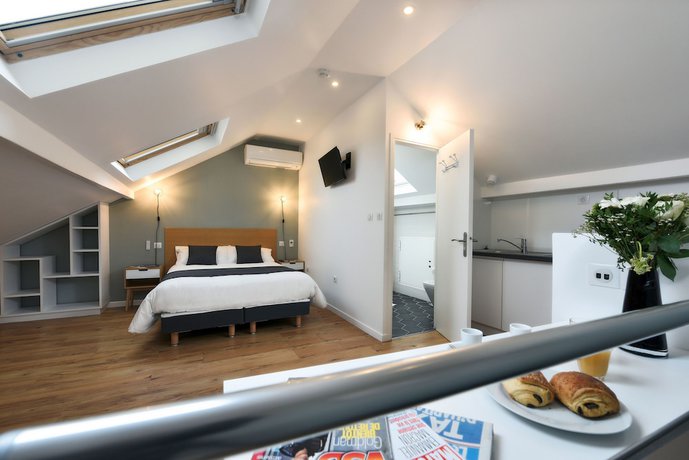 Imagen de la habitación del Hotel H&ocirc;tel R&eacute;sidence Montebello. Foto 3