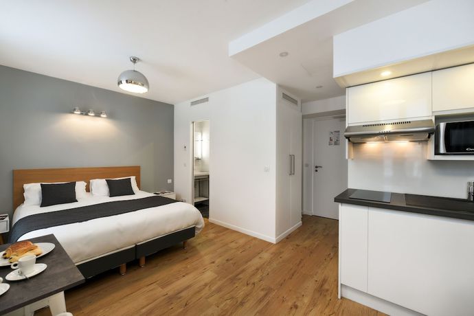 Imagen de la habitación del Hotel H&ocirc;tel R&eacute;sidence Montebello. Foto 4