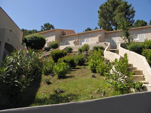 Imagen de la habitación del Hotel H&ocirc;tel R&eacute;sidence San Pieru. Foto 7