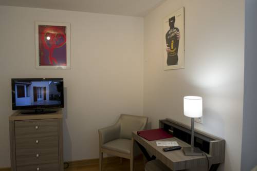 Imagen de la habitación del Hotel H&ocirc;tel Restaurant Des Remparts. Foto 4
