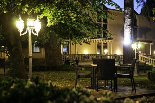 Imagen de la habitación del Hotel H&ocirc;tel Restaurant Du Ch&acirc;teau De La Tour. Foto 2