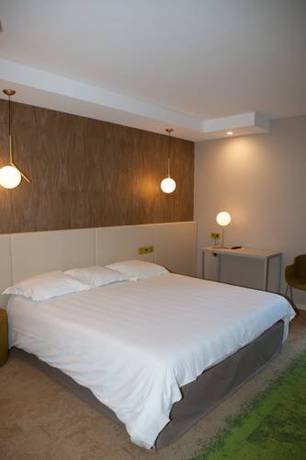 Imagen de la habitación del Hotel H&ocirc;tel Restaurant Du Ch&acirc;teau De La Tour. Foto 3