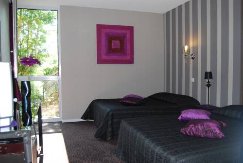 Imagen de la habitación del Hotel H&ocirc;tel Restaurant Du Ch&acirc;teau De La Tour. Foto 6