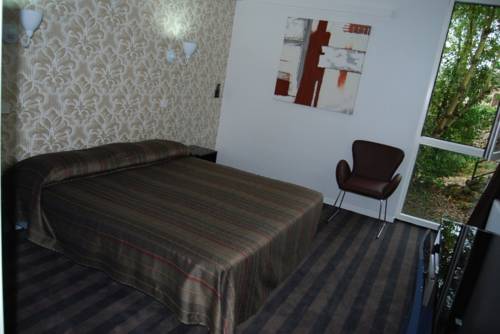 Imagen de la habitación del Hotel H&ocirc;tel Restaurant Du Ch&acirc;teau De La Tour. Foto 9