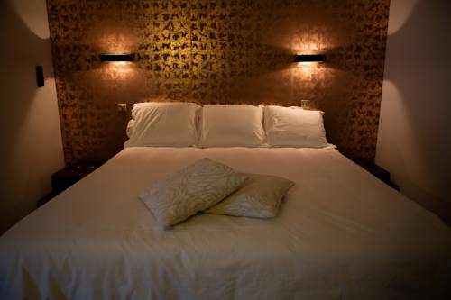 Imagen de la habitación del Hotel H&ocirc;tel Restaurant Du Ch&acirc;teau De La Tour. Foto 12