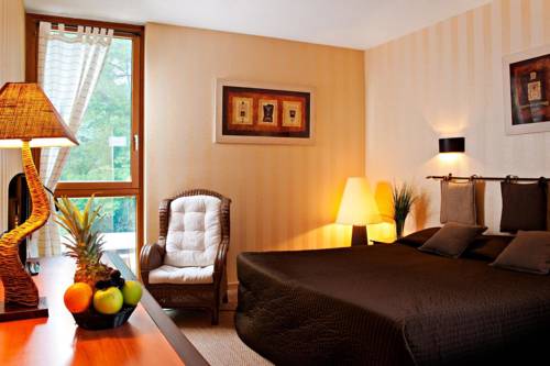 Imagen de la habitación del Hotel H&ocirc;tel Restaurant Du Ch&acirc;teau De La Tour. Foto 13