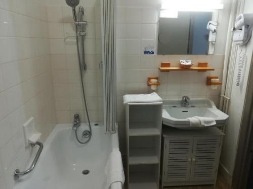 Imagen general del Hotel H&ocirc;tel Restaurant Du Ch&acirc;teau. Foto 6