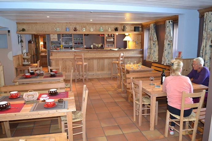 Imagen del bar/restaurante del Hotel Hôtel Restaurant L\'Adray. Foto 3