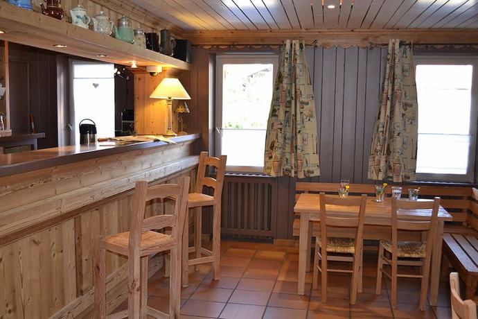 Imagen del bar/restaurante del Hotel Hôtel Restaurant L\'Adray. Foto 8