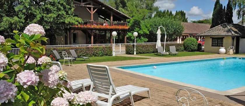 Imagen de la piscina del Hotel Hôtel - Restaurant La Chaumière. Foto 16