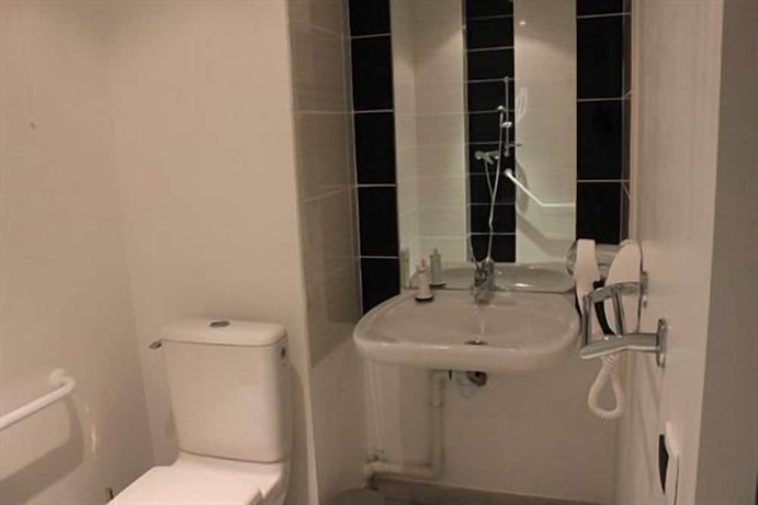 Imagen de la habitación del Hotel H&ocirc;tel Restaurant La Source. Foto 11