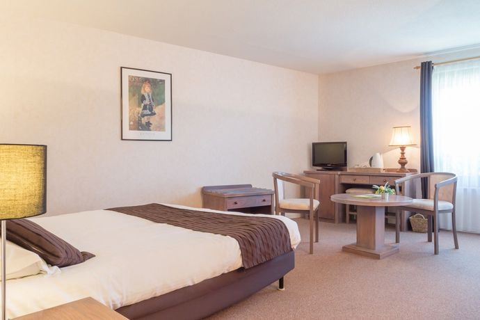 Imagen de la habitación del Hotel H&ocirc;tel Restaurant Laurent Perr&eacute;al. Foto 9