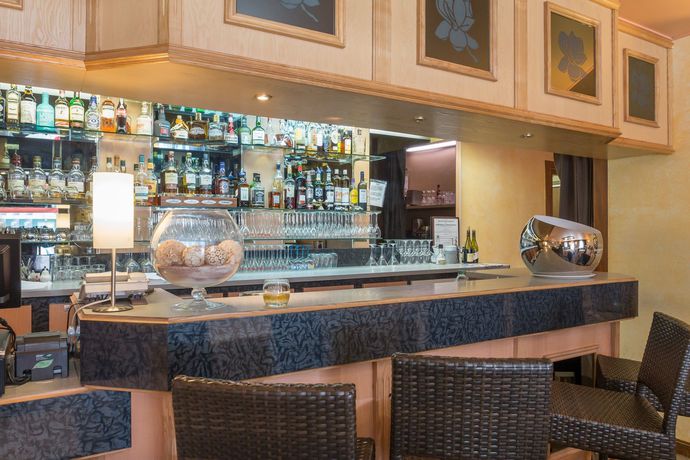 Imagen del bar/restaurante del Hotel Hôtel Restaurant Laurent Perréal. Foto 4