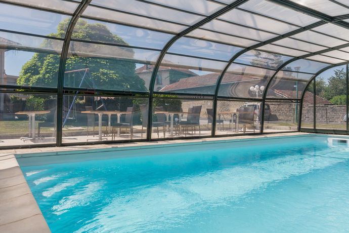 Imagen de la piscina del Hotel H&ocirc;tel Restaurant Laurent Perr&eacute;al. Foto 16