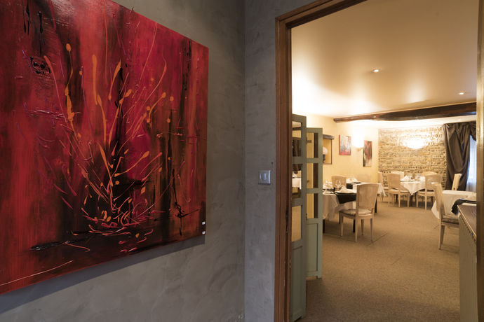 Imagen de los interiores del Hotel H&ocirc;tel Restaurant Laurent Perr&eacute;al. Foto 14