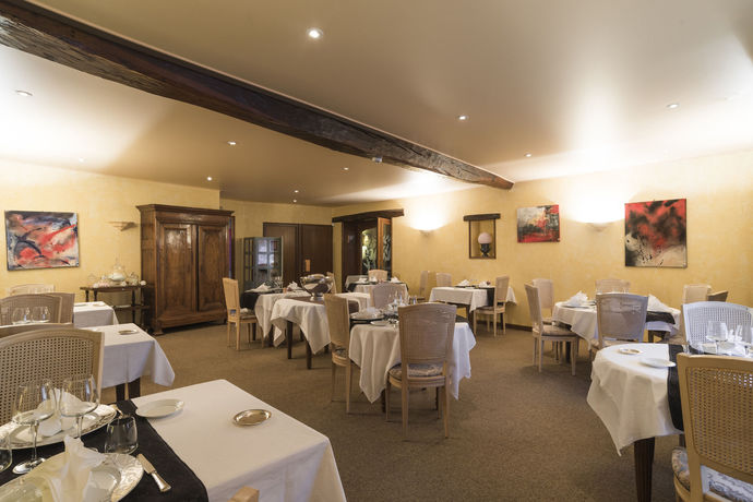 Imagen del bar/restaurante del Hotel H&ocirc;tel Restaurant Laurent Perr&eacute;al. Foto 6