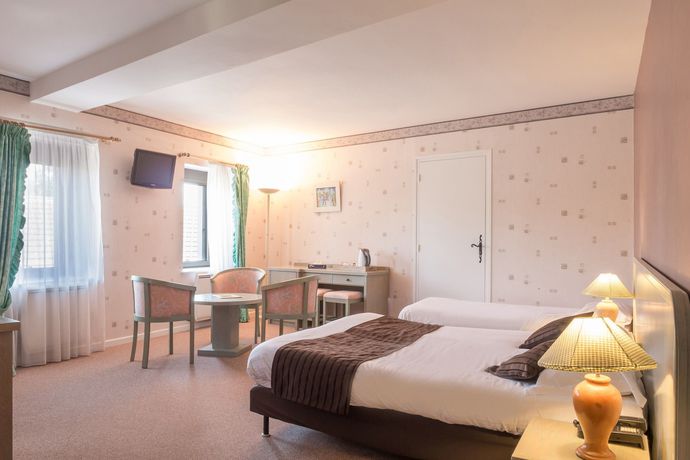 Imagen de la habitación del Hotel H&ocirc;tel Restaurant Laurent Perr&eacute;al. Foto 11