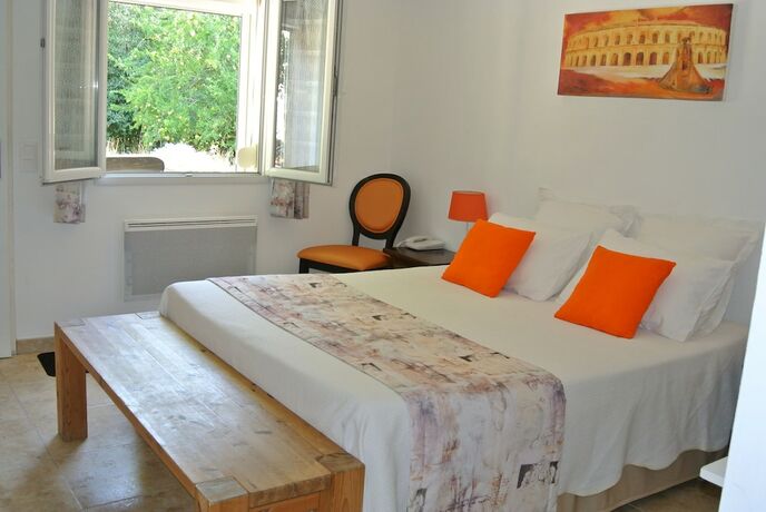 Imagen general del Hotel H&ocirc;tel Restaurant Le Clos Des Capitelles. Foto 2