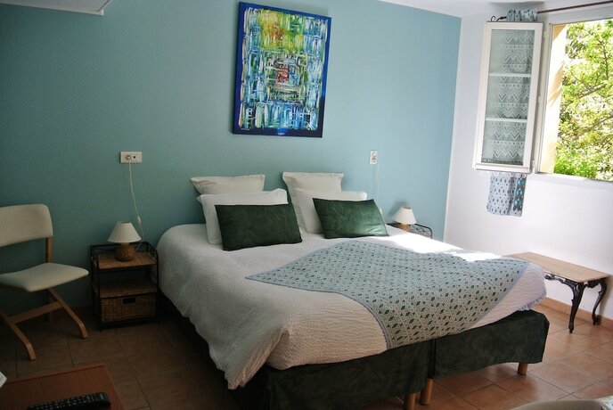 Imagen general del Hotel H&ocirc;tel Restaurant Le Clos Des Capitelles. Foto 5