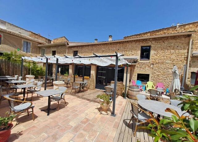 Imagen general del Hotel H&ocirc;tel Restaurant Le Clos Des Capitelles. Foto 8