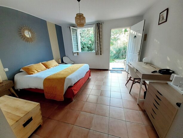 Imagen de la habitación del Hotel H&ocirc;tel Restaurant Le Clos Des Capitelles. Foto 19