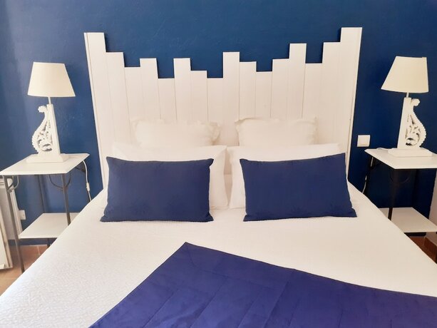 Imagen general del Hotel H&ocirc;tel Restaurant Le Clos Des Capitelles. Foto 10