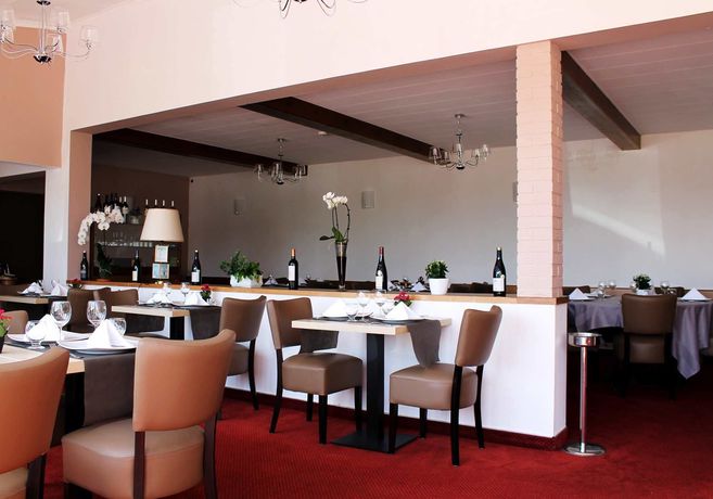 Imagen del bar/restaurante del Hotel Hôtel - Restaurant Le Clos Des Cèdres. Foto 6