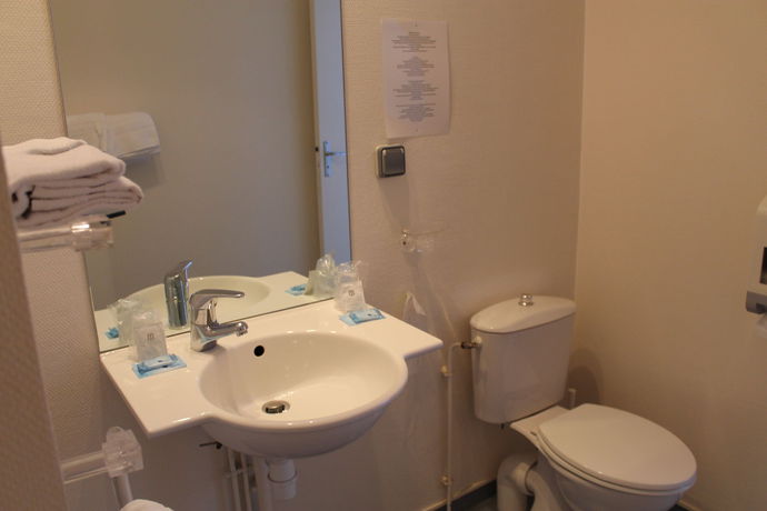 Imagen de los interiores del Hotel Hôtel - Restaurant Le Clos Des Cèdres. Foto 15