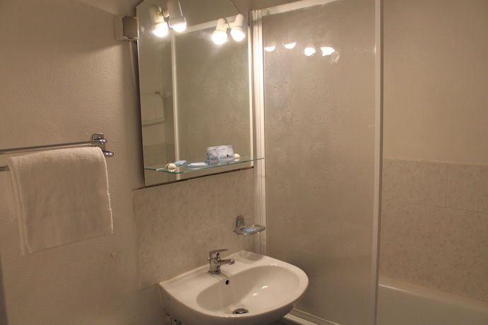 Imagen del bar/restaurante del Hotel Hôtel - Restaurant Le Clos Des Cèdres. Foto 7