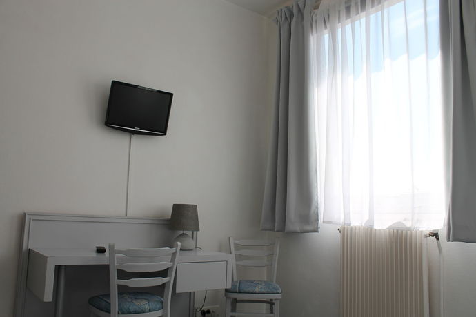 Imagen del bar/restaurante del Hotel Hôtel - Restaurant Le Clos Des Cèdres. Foto 8