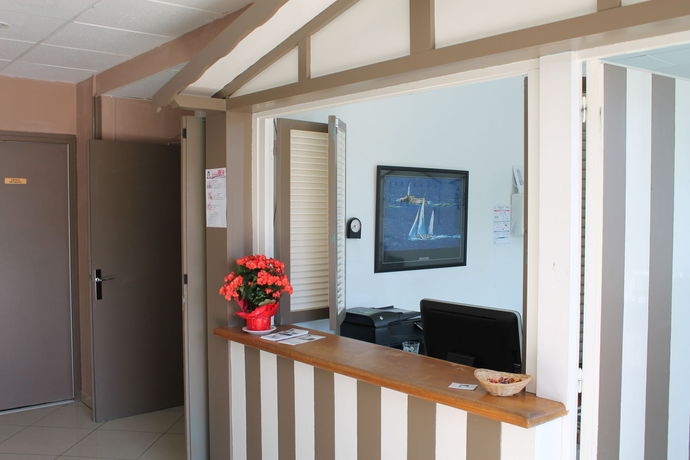 Imagen del bar/restaurante del Hotel Hôtel - Restaurant Le Clos Des Cèdres. Foto 9