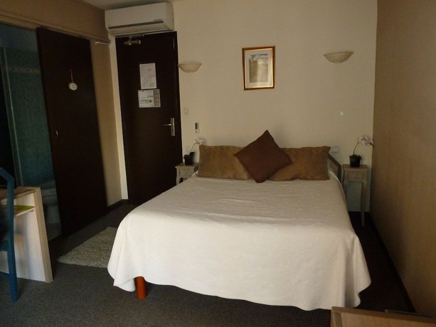 Imagen de la habitación del Hotel H&ocirc;tel Restaurant Le Commerce, Auriol. Foto 12