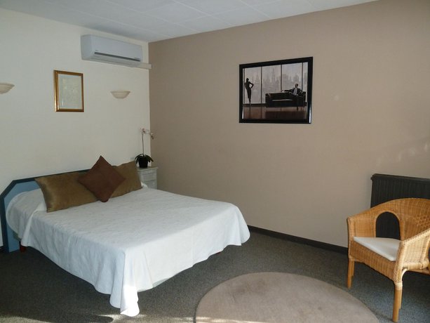 Imagen de la habitación del Hotel H&ocirc;tel Restaurant Le Commerce, Auriol. Foto 17