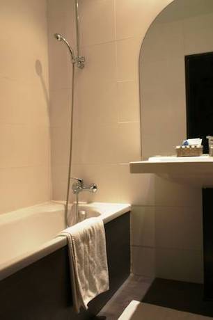 Imagen de la habitación del Hotel H&ocirc;tel Restaurant Le Regina. Foto 16