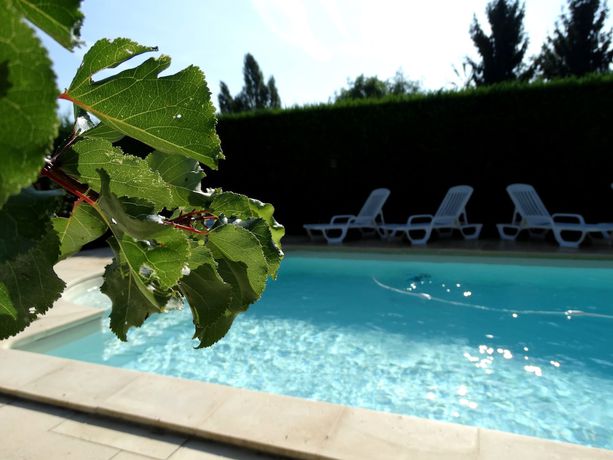 Imagen de la piscina del Hotel Hôtel Restaurant Le relais de la Sans Fond. Foto 16