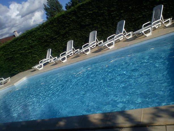 Imagen de la piscina del Hotel Hôtel Restaurant Le relais de la Sans Fond. Foto 18